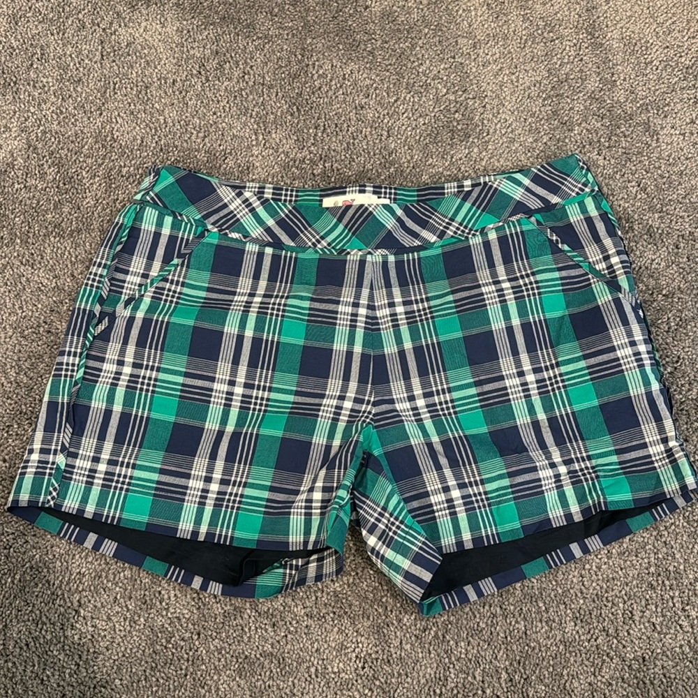 Vineyard Vines plaid lined shorts with side zip closure in size 2.